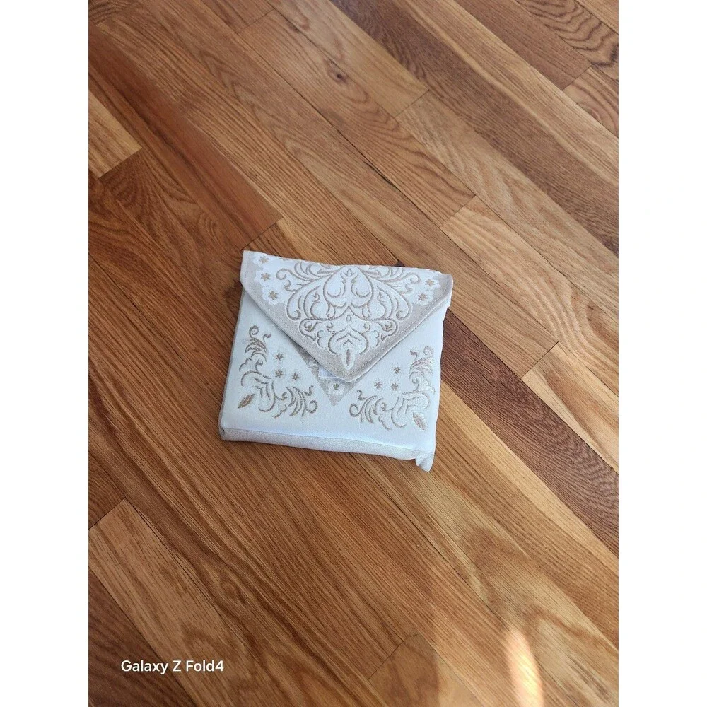 Elegant Portable Prayer Rug with Matching Bag